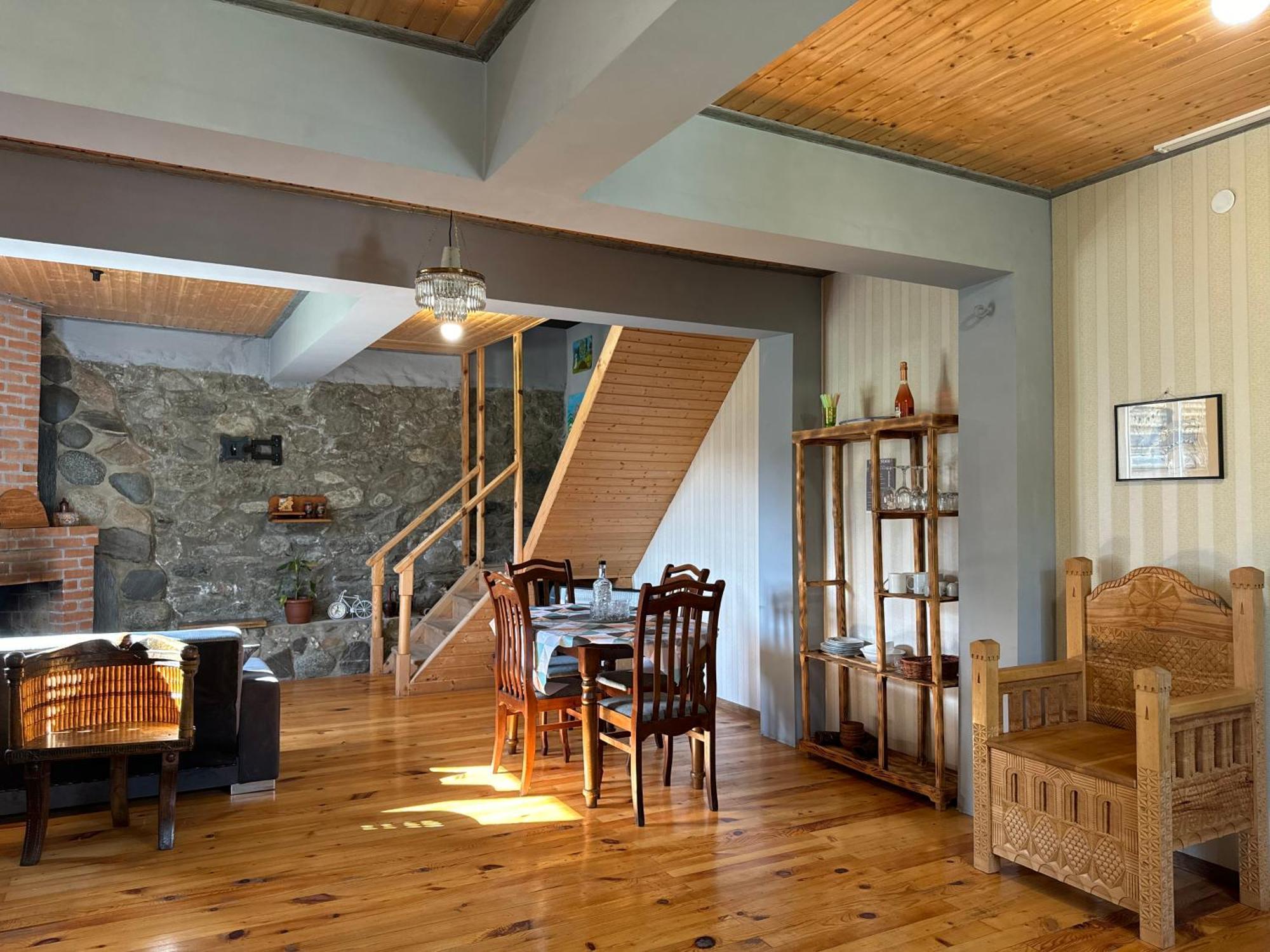 Barbara'S Eco-Cozy Guesthouse 梅斯蒂亚 外观 照片
