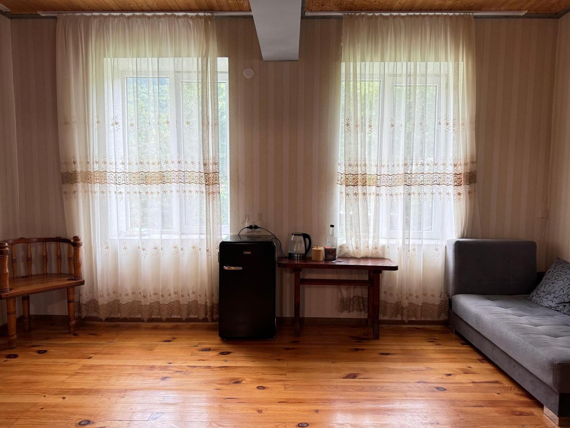 Barbara'S Eco-Cozy Guesthouse 梅斯蒂亚 外观 照片